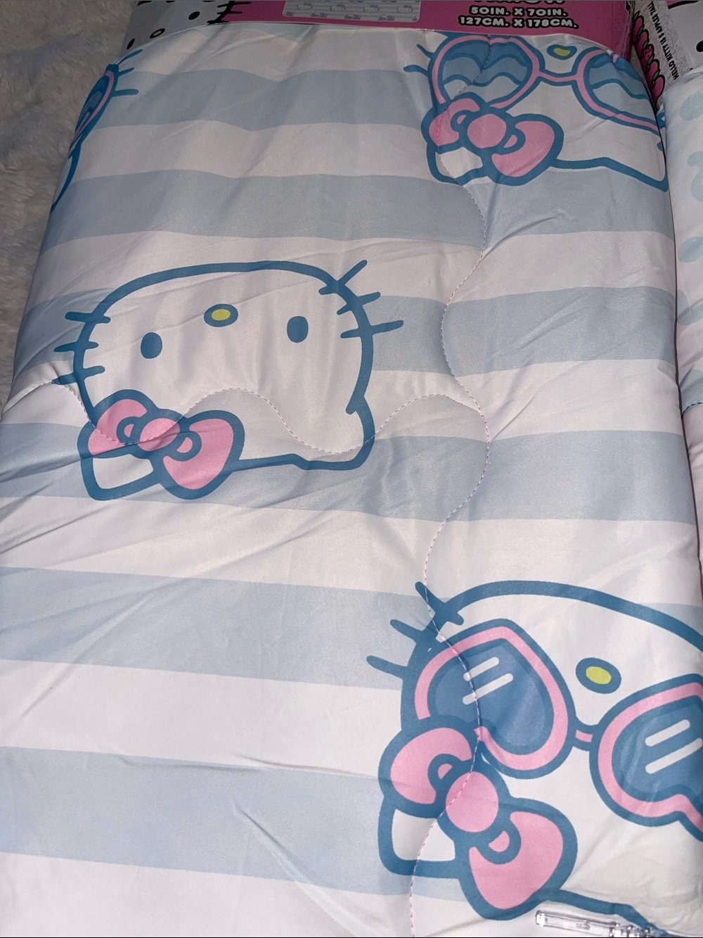 ❤️NEW!!!❤️Beautiful!Hello Kitty Cooling Throw Blanket 50”x70”.$49 or ask bundle. - Picture 7 of 8